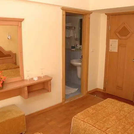 Green Beach Hotell 5*
